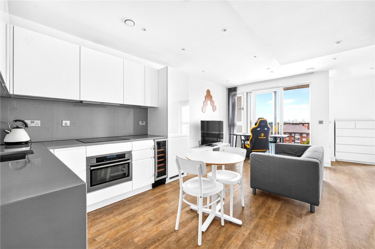 Flat Wandsworth Road in Greater London