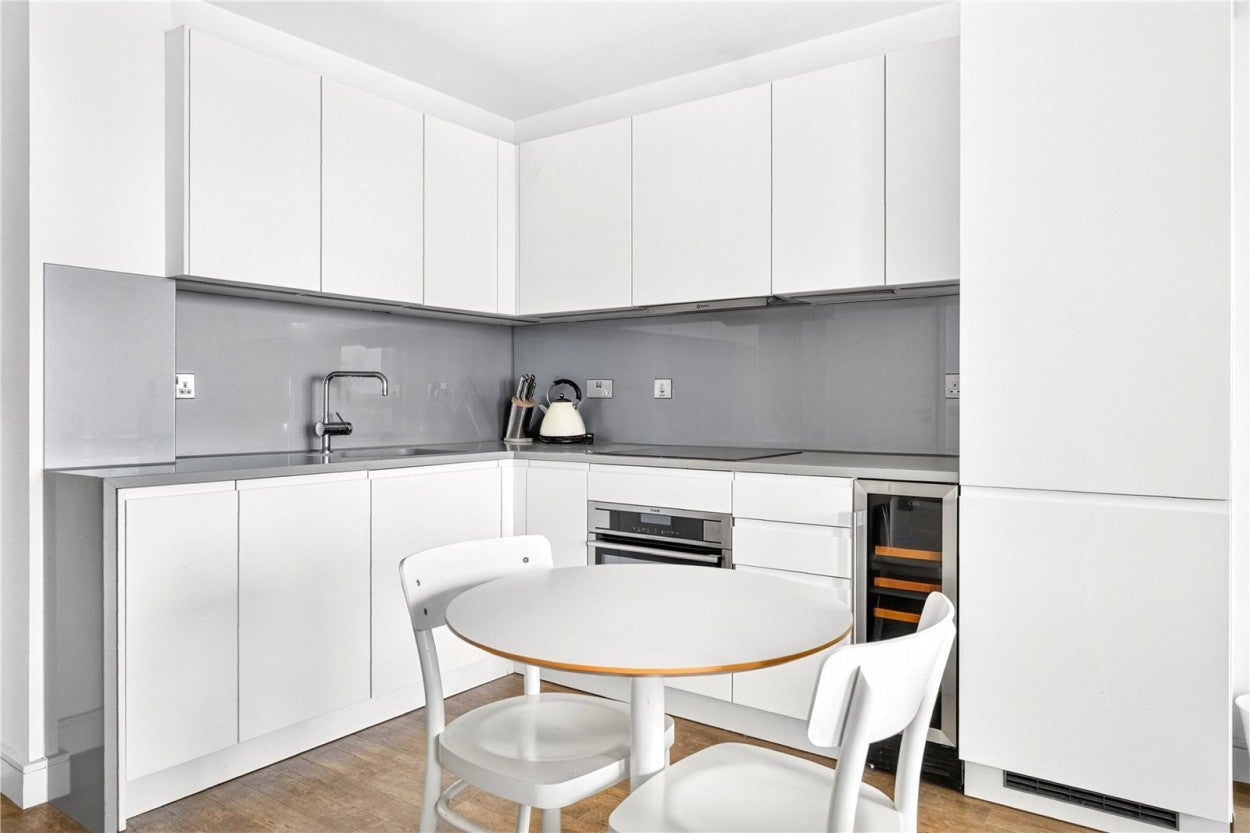 Flat Wandsworth Road in Greater London