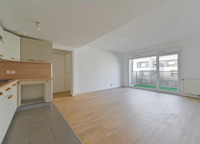 Flat Rue Averroes in Pantin