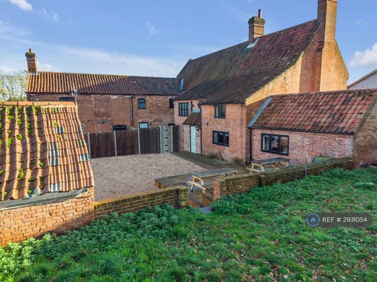 House Holt Road in Broadland