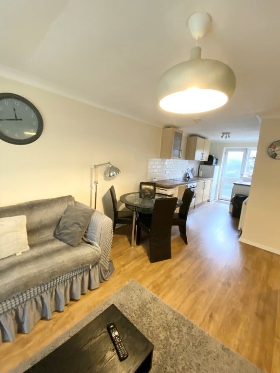 Flat Magdalene Gardens in City of Edinburgh