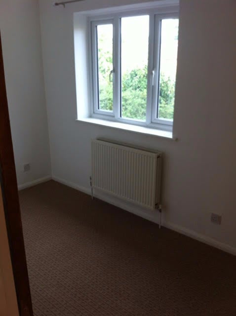 Flat Plowman Way in London