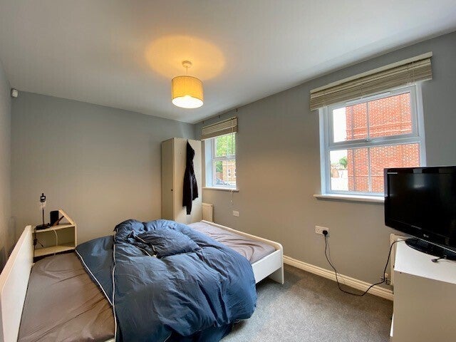 Flat Stuchbury Close in Fairford Leys