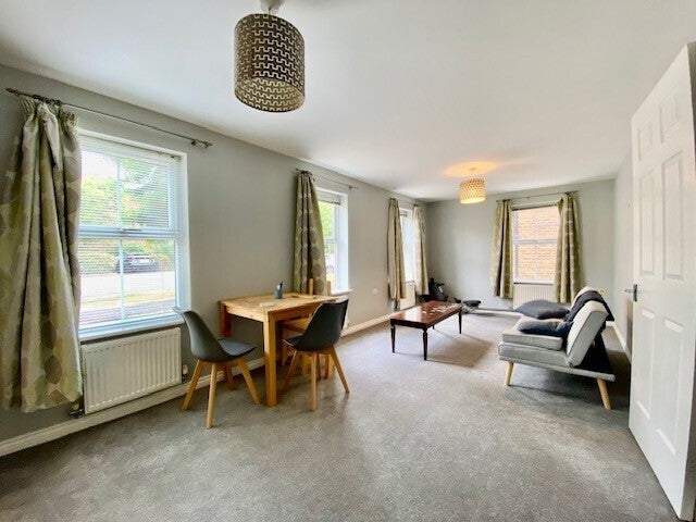 Flat Stuchbury Close in Fairford Leys