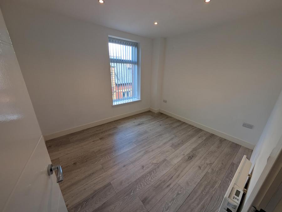 Flat Crompton Street in Bury