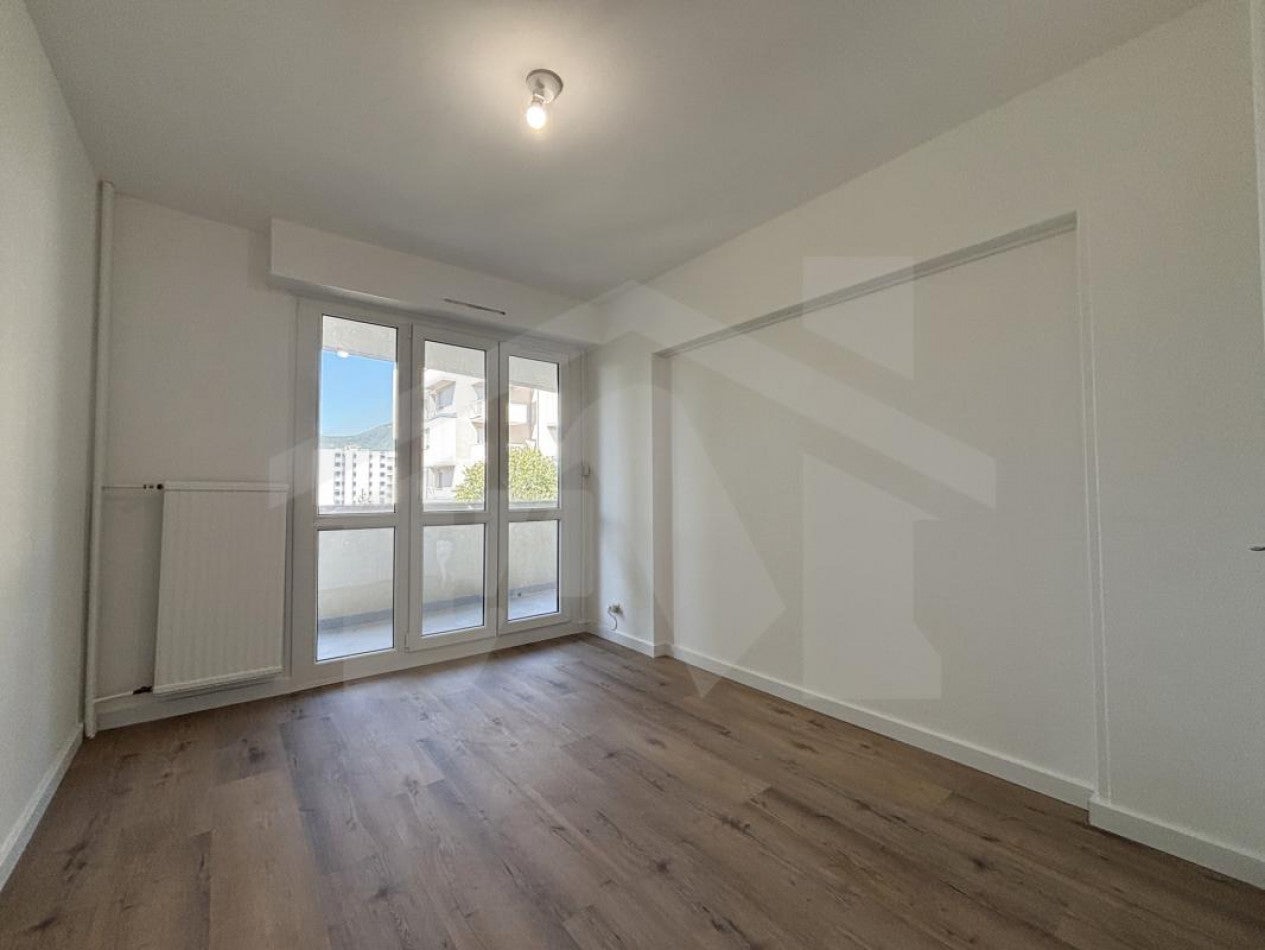 Flat Chemin de la Taillat in Meylan