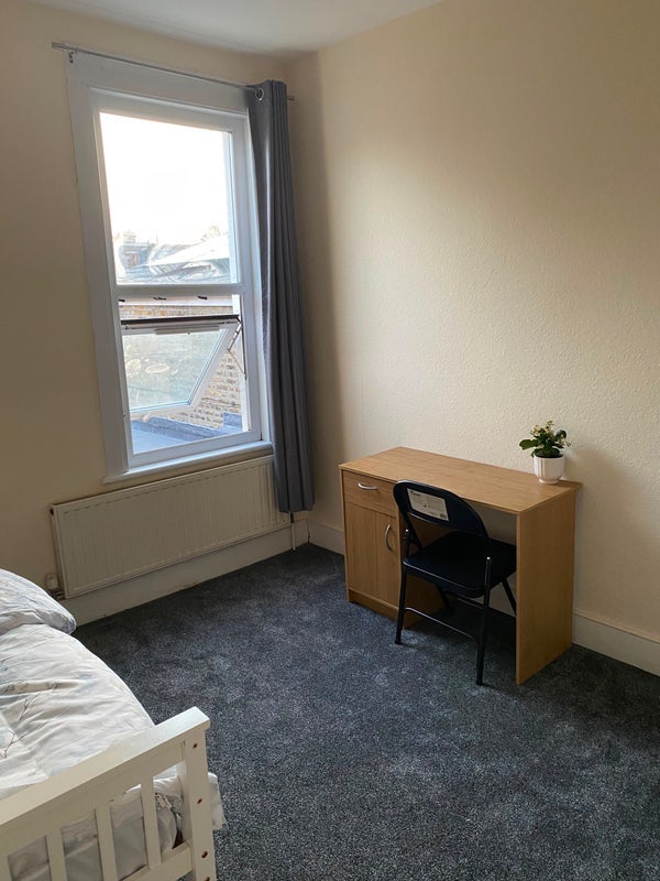 Room Harold Road in Greater London