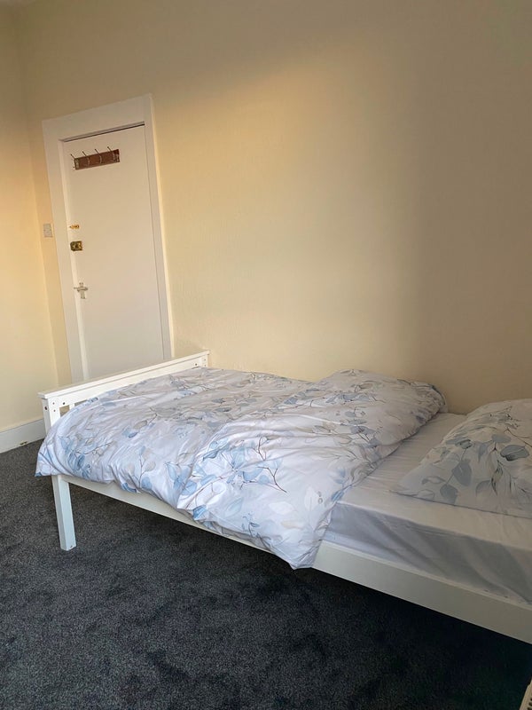 Room Harold Road in Greater London