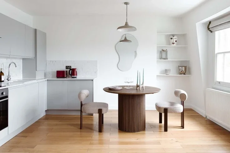 Flat Henniker Mews in Greater London