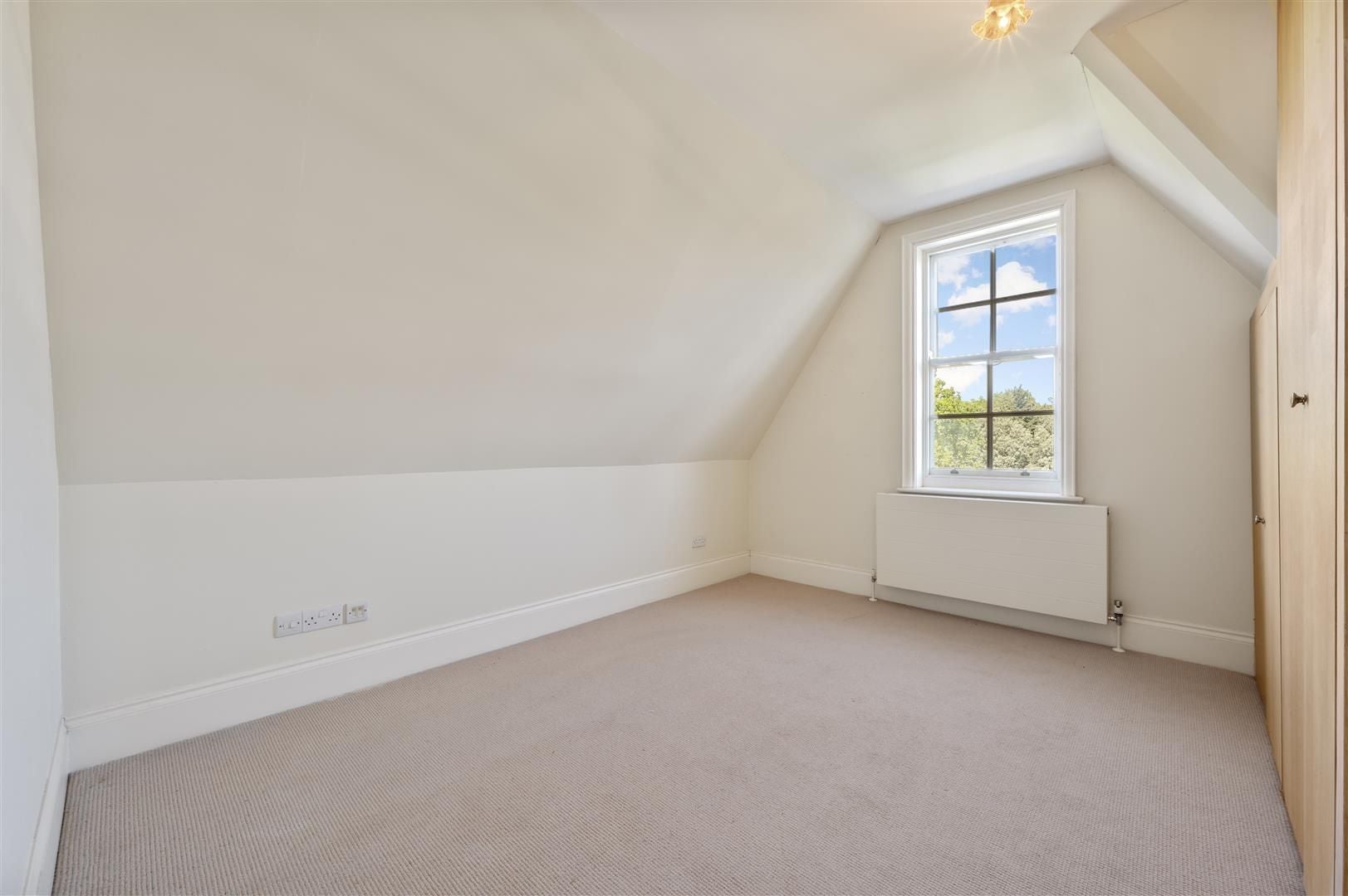 Flat Ridgway in Greater London