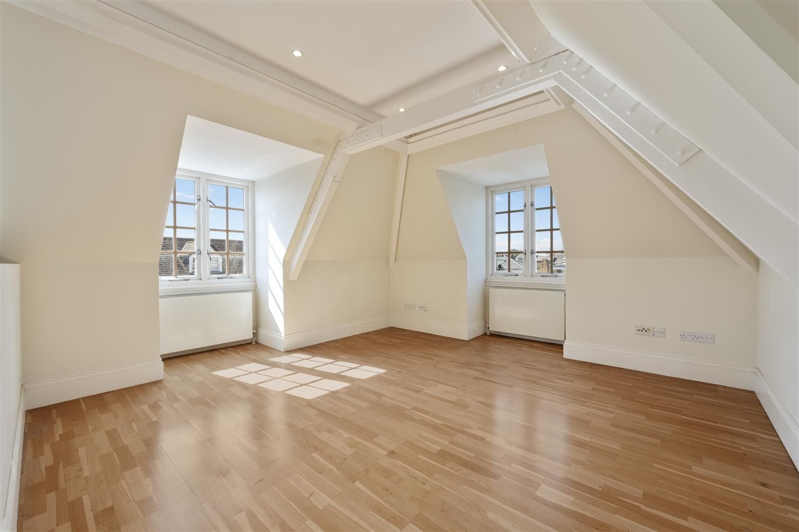 Flat Ridgway in Greater London