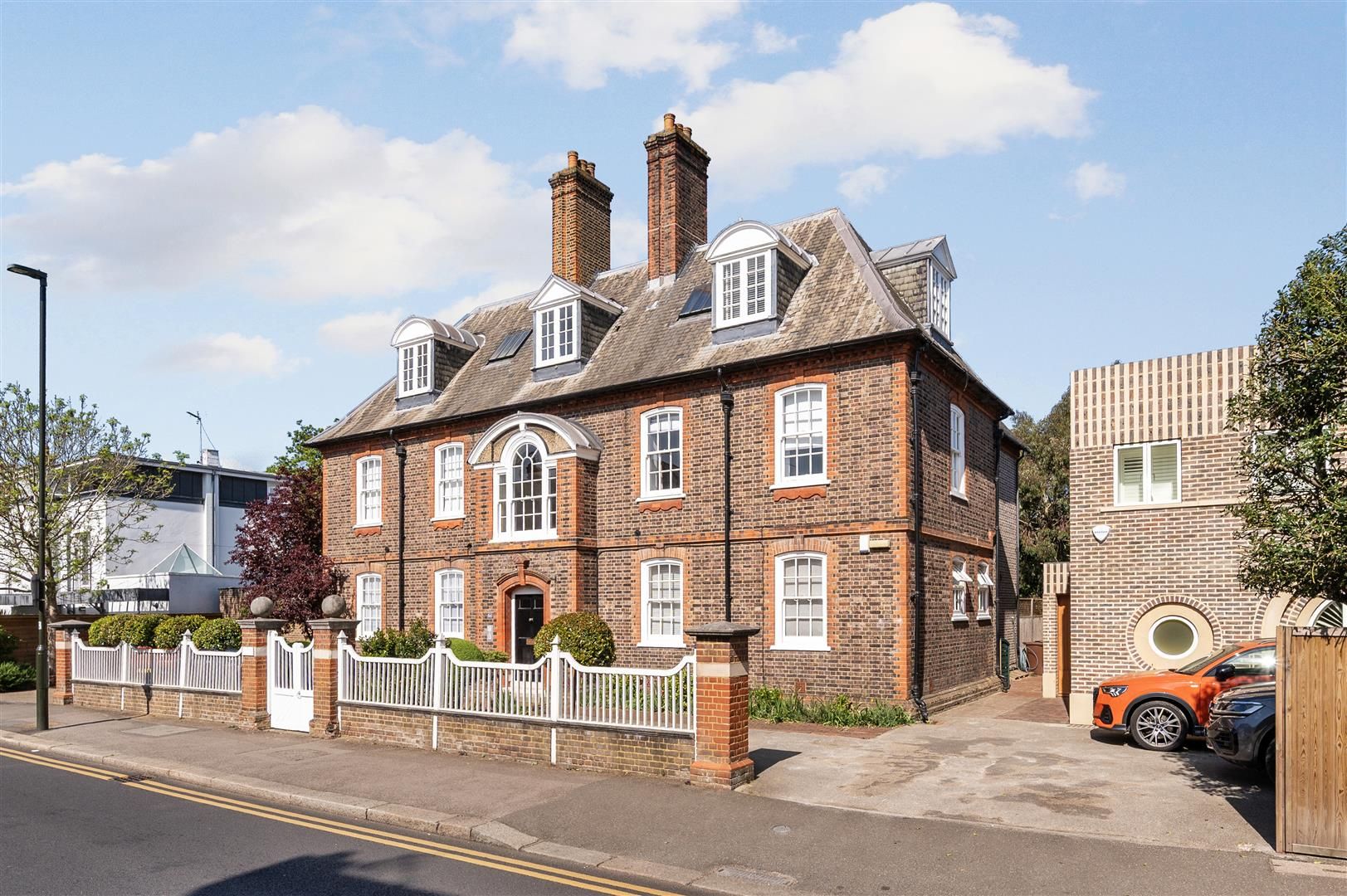 Flat Ridgway in Greater London