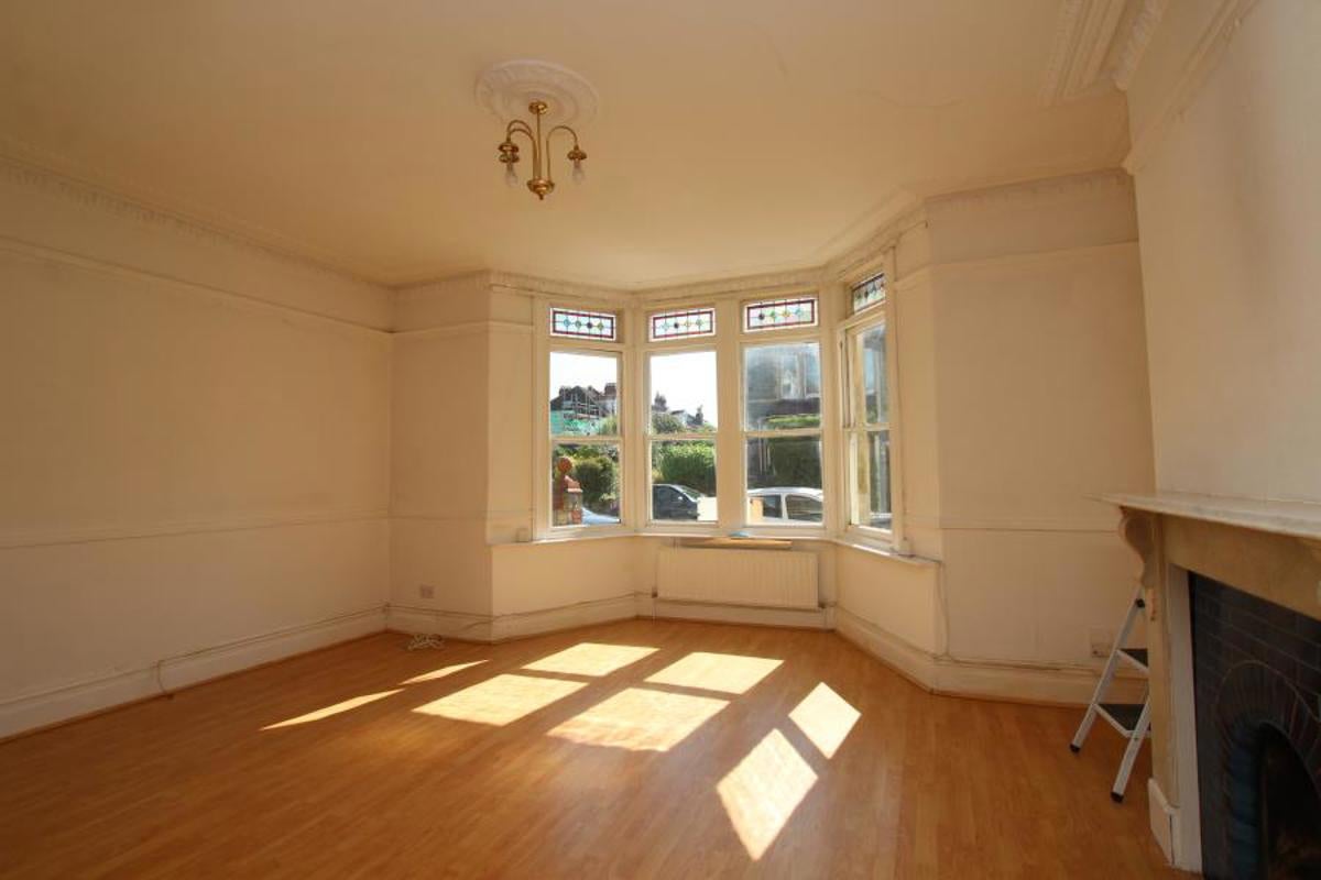 Flat Brynland Avenue in Bristol