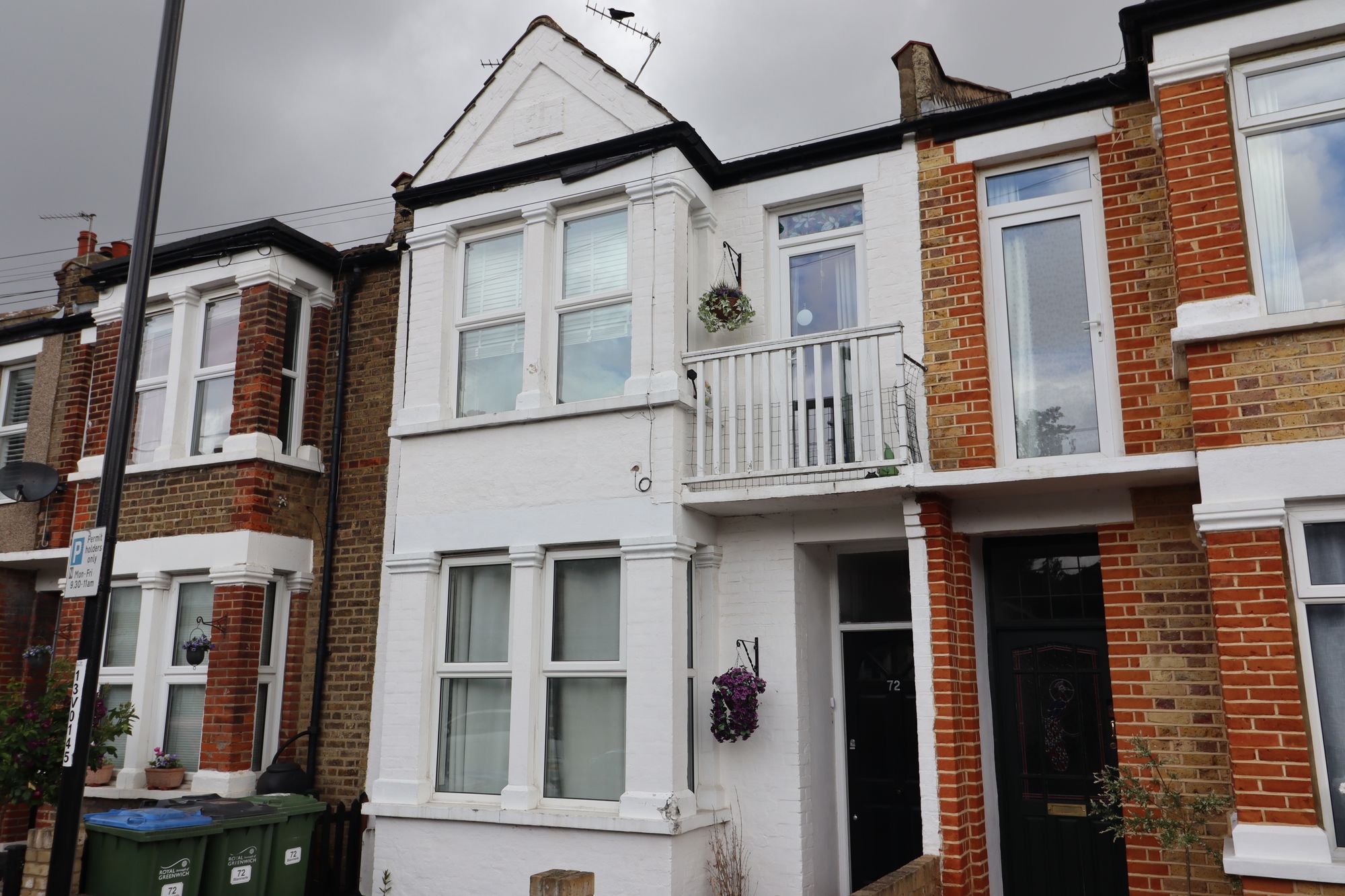 Flat Blanmerle Road in Greater London