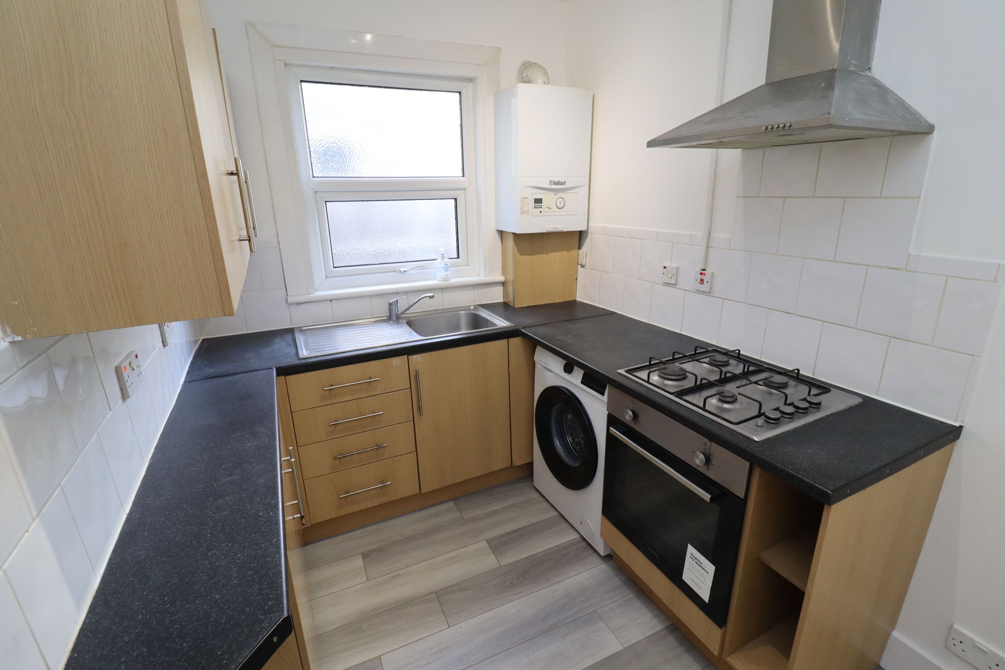 Flat Blanmerle Road in Greater London