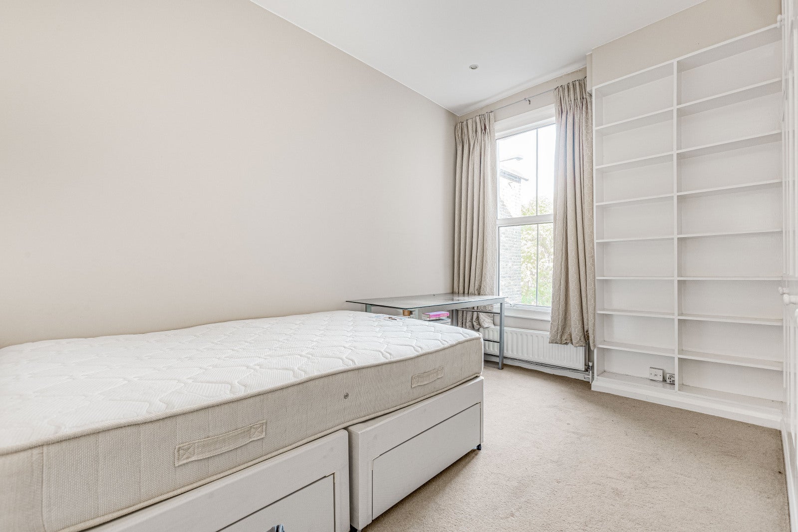 Flat Marney Road in Greater London