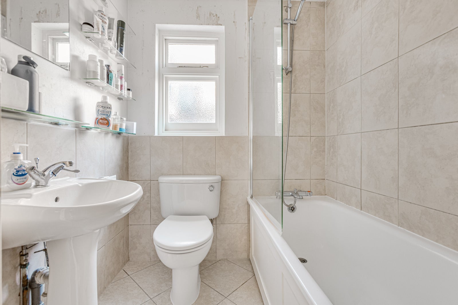 Flat Marney Road in Greater London