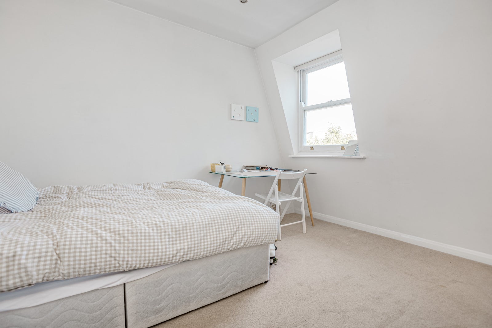 Flat Marney Road in Greater London