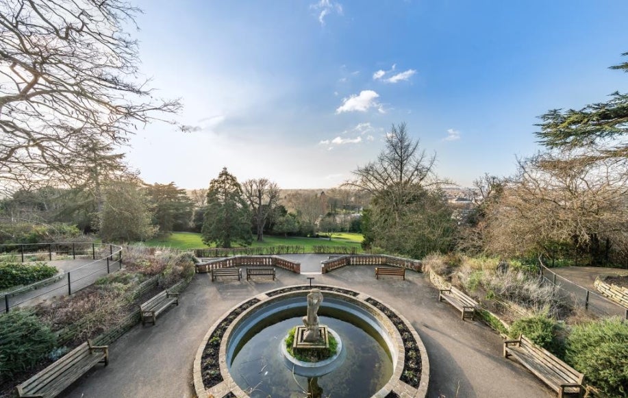 Flat Richmond Hill in Greater London