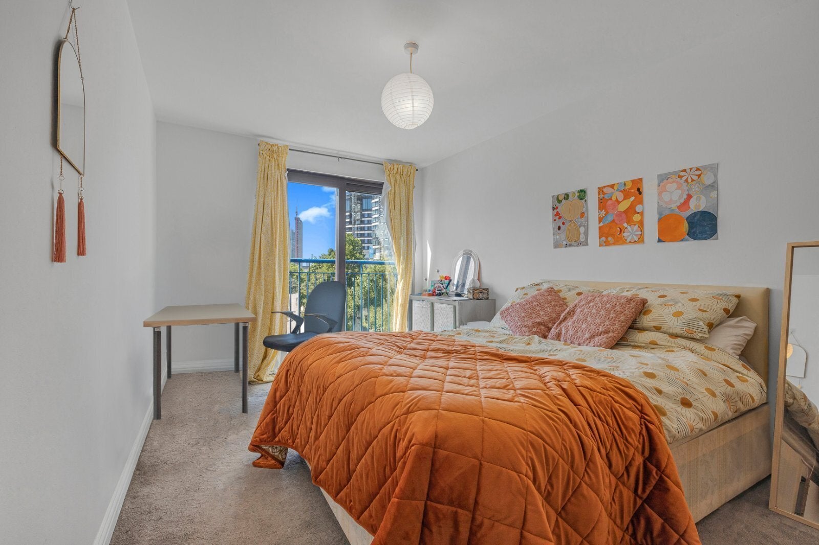 Flat Gaselee Street in Greater London