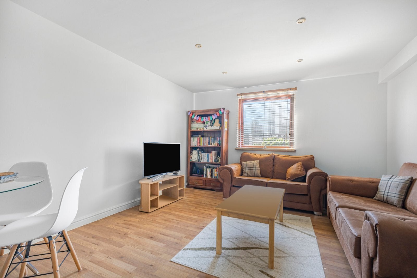Flat Gaselee Street in Greater London