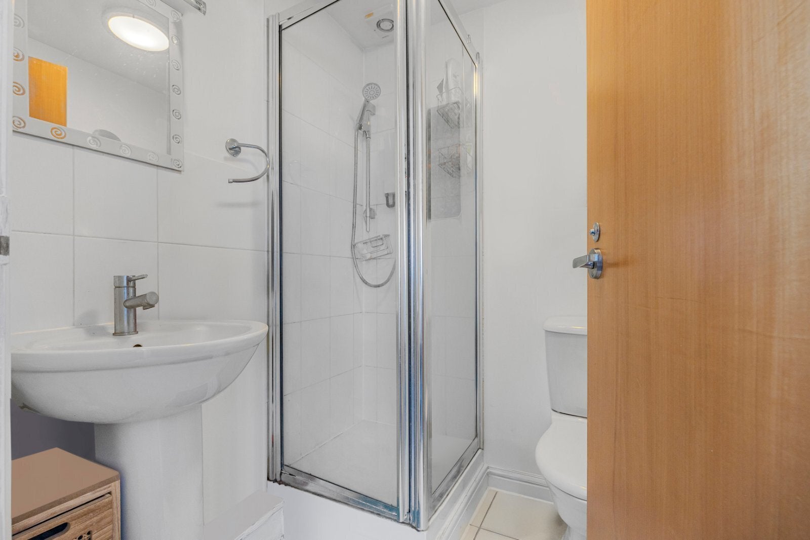 Flat Gaselee Street in Greater London