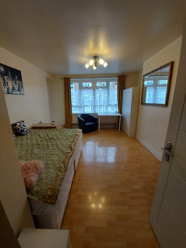 Room Maple Avenue in Greater London