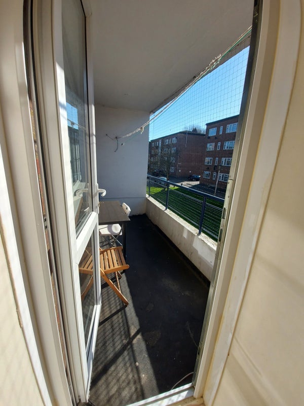 Room Maple Avenue in Greater London