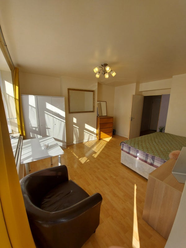 Room Maple Avenue in Greater London