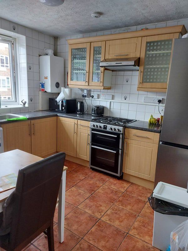 Room Maple Avenue in Greater London