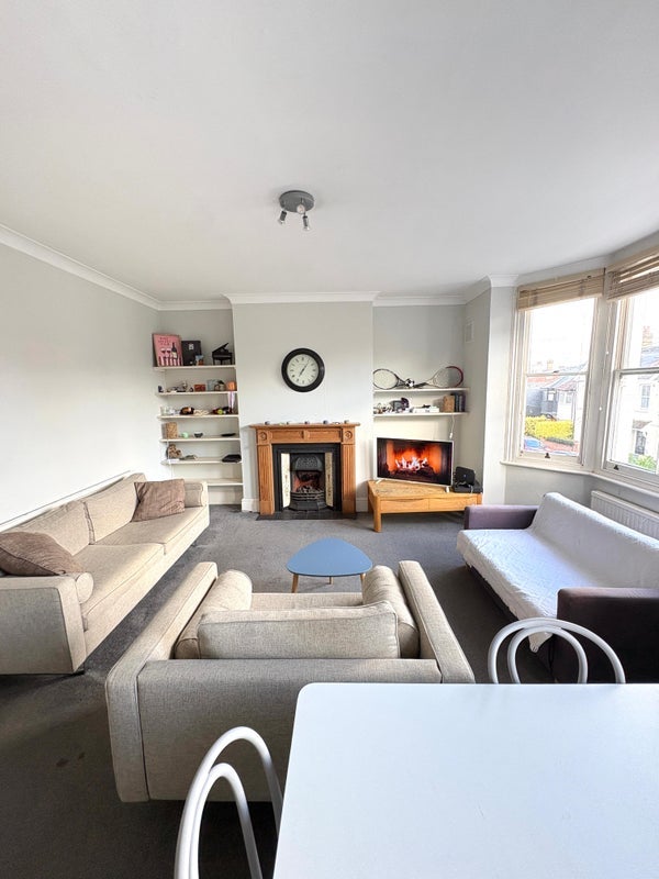 Room Burstock Road in Greater London