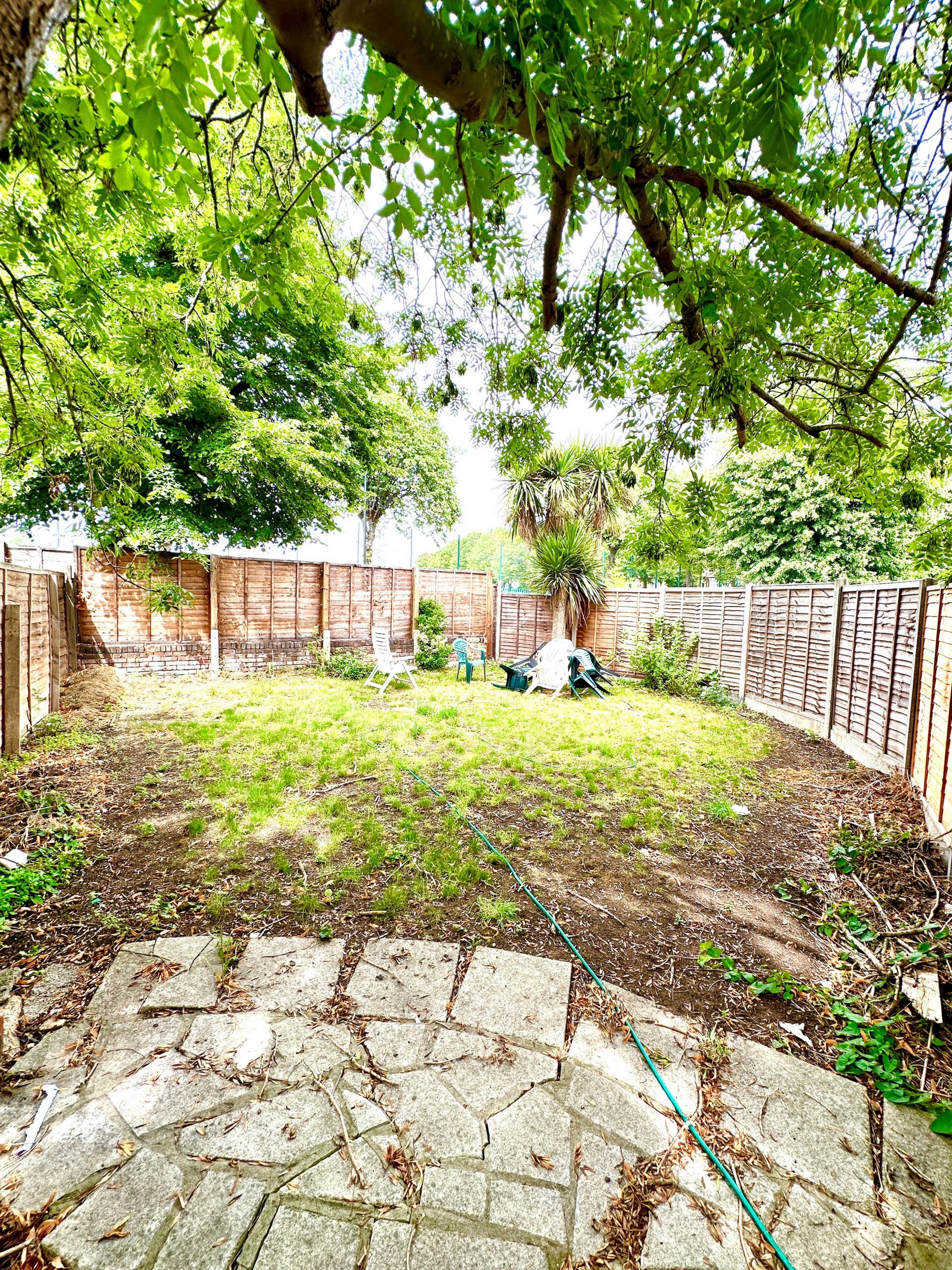 Flat Oakthorpe Road in London