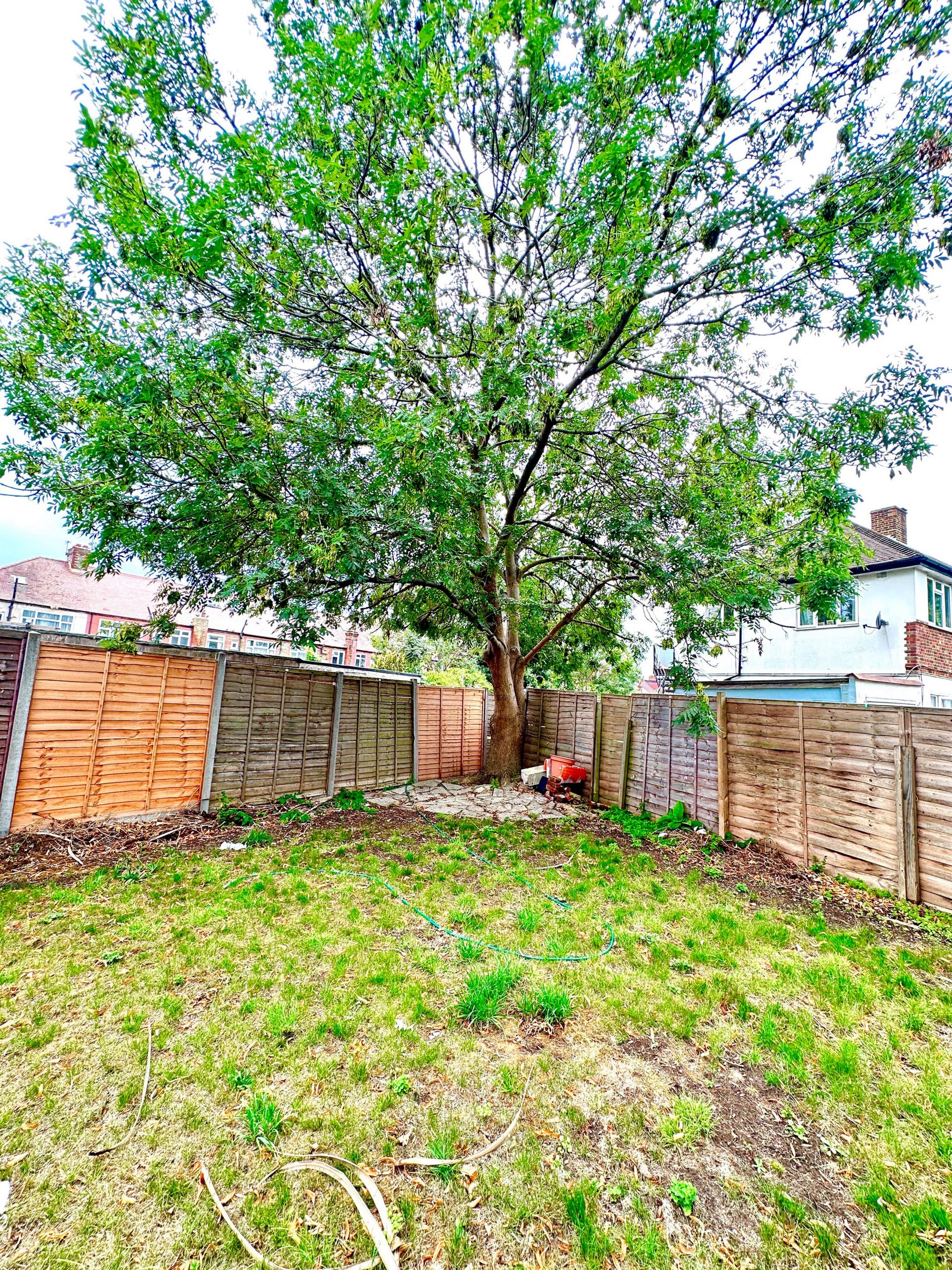Flat Oakthorpe Road in London
