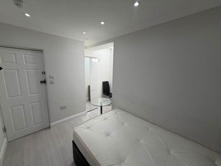 Flat New North Road in Greater London