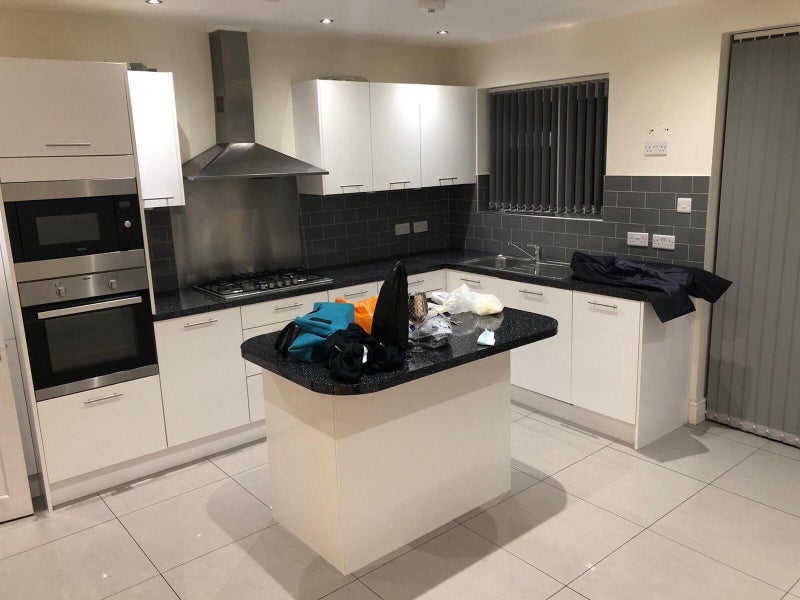 Room Warlingham Road in Greater London