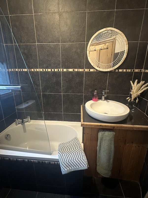 Room Heathfield Road in Cardiff