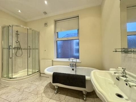 Room Sefton Road in Birmingham