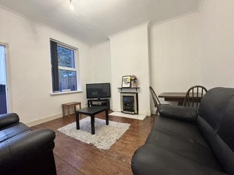 Room Sefton Road in Birmingham