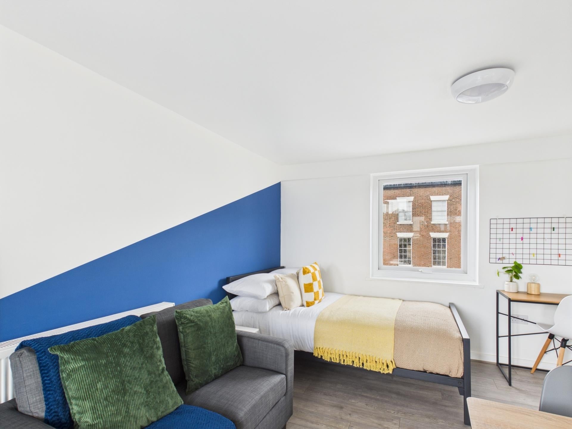 Room Crown Street in Liverpool
