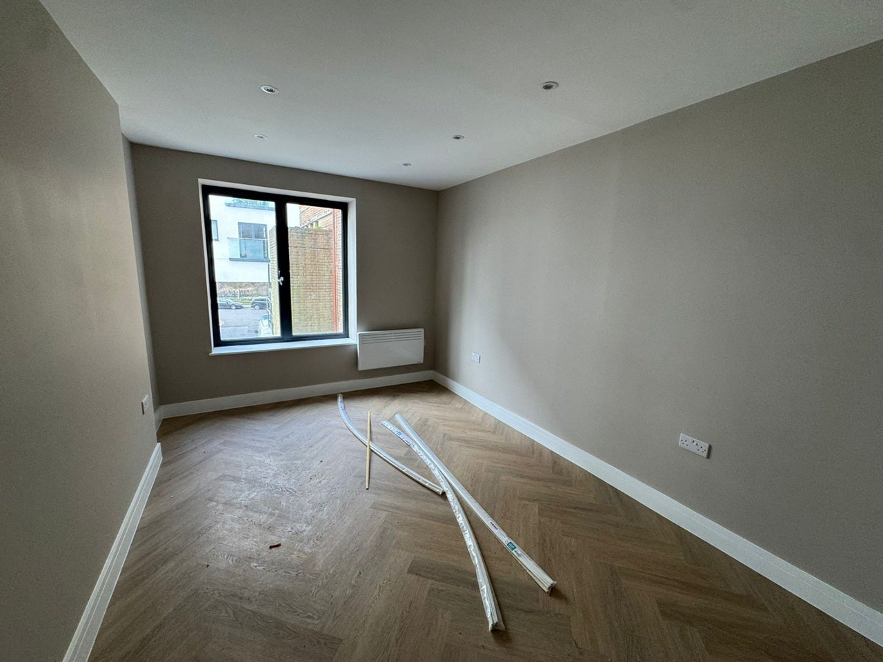 Flat Marlowes Shopping Precinct in Dacorum