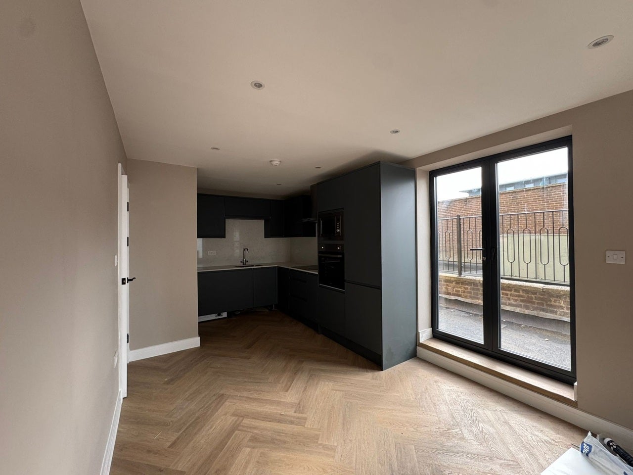 Flat Marlowes Shopping Precinct in Dacorum