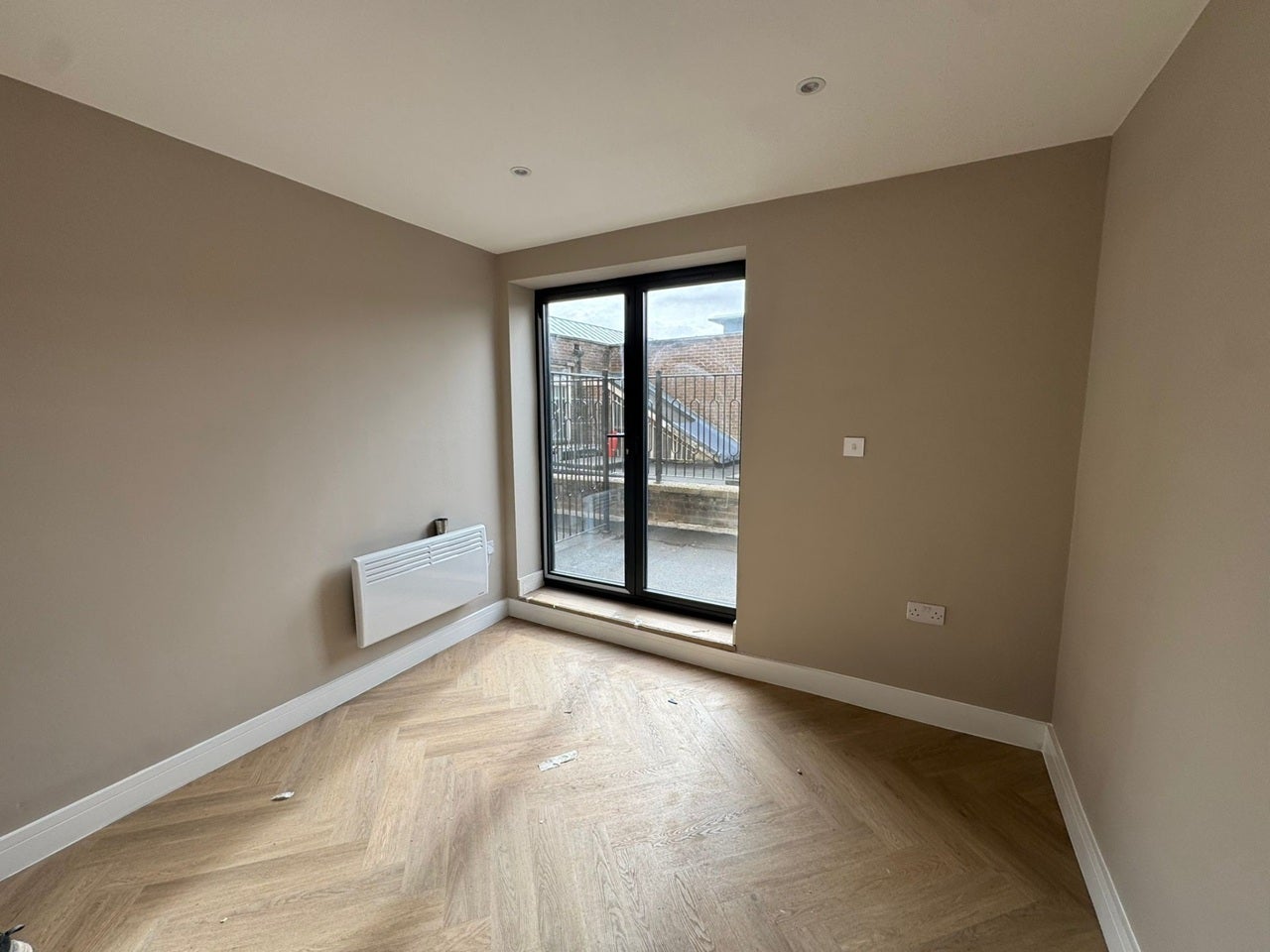 Flat Marlowes Shopping Precinct in Dacorum