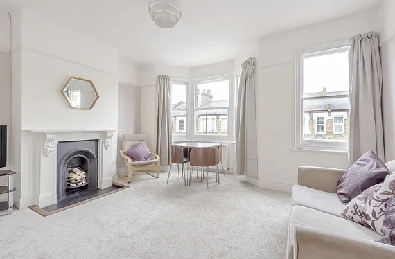 Flat Gosterwood Street in London