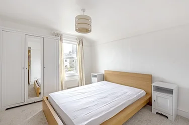 Flat Gosterwood Street in London