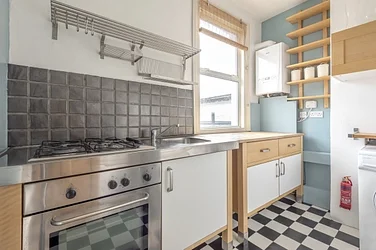 Flat Gosterwood Street in London
