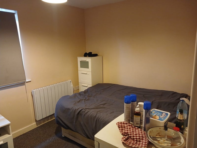 Room Bournemouth Road in Poole