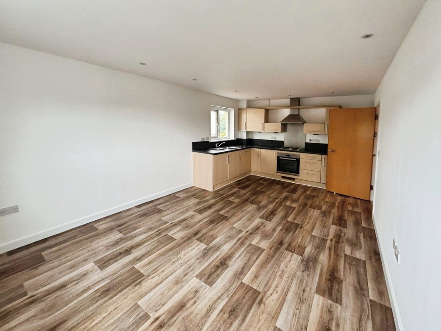 Flat Kingscote Road East in Cheltenham