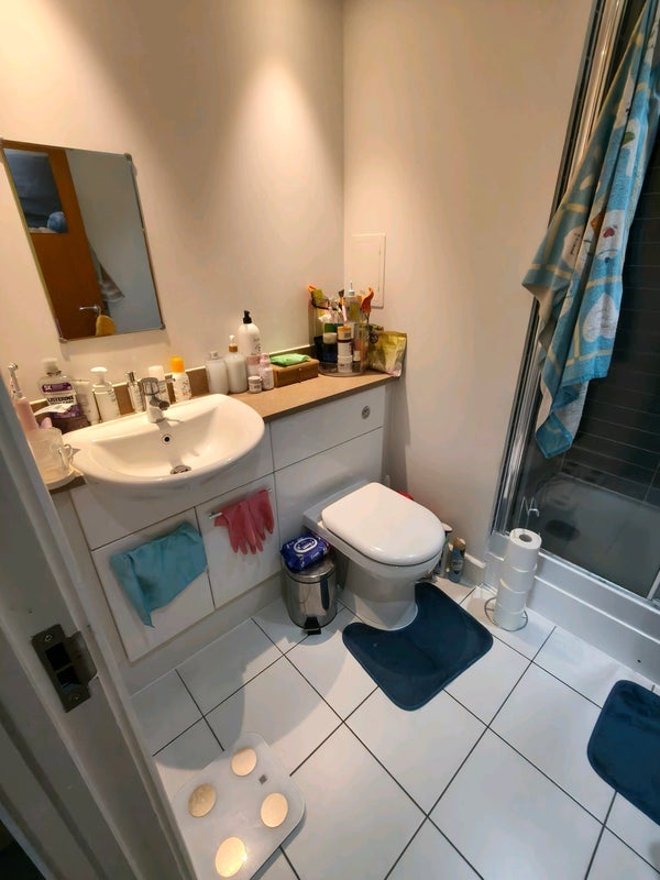 Room Blackwall Way in Greater London