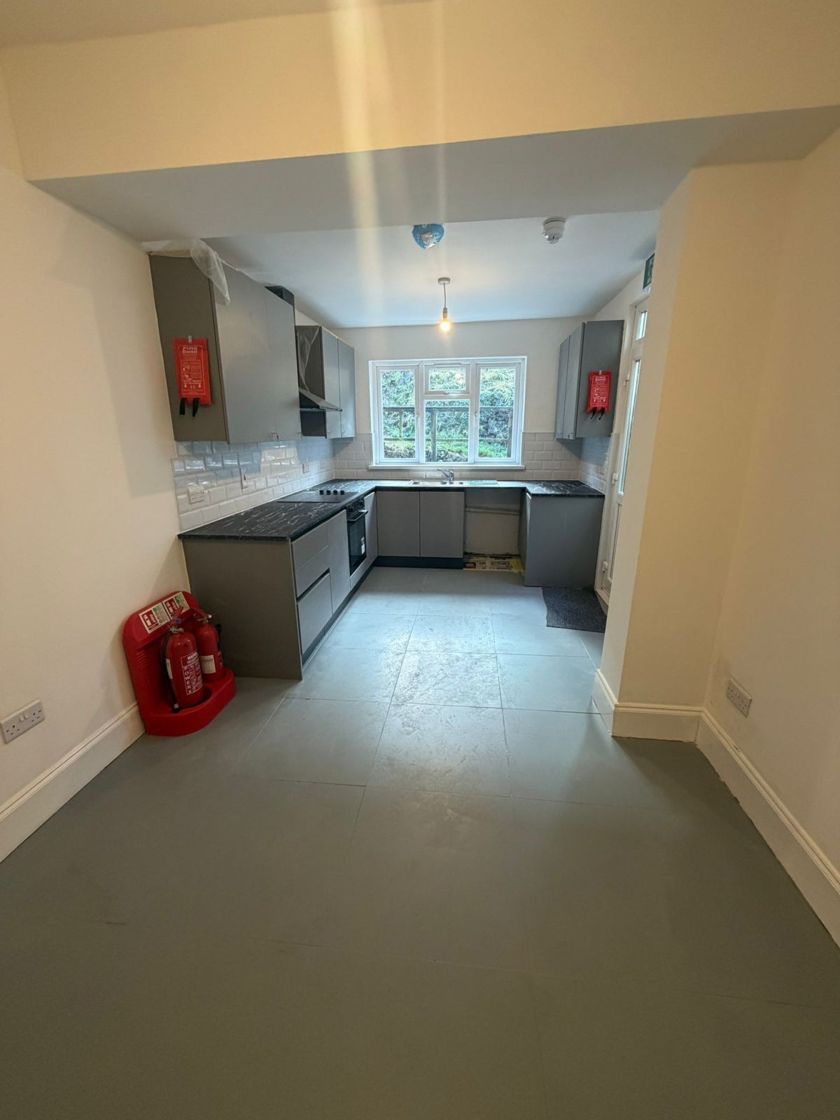 Room Ashburnham Road in Luton