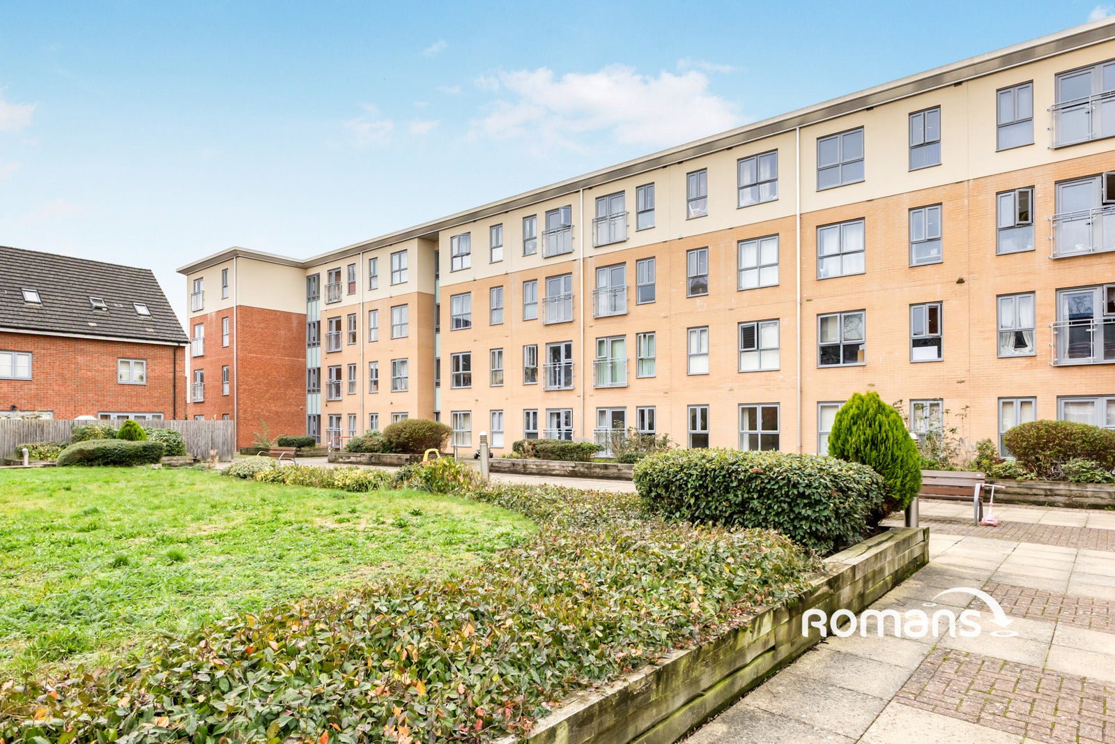 Flat Moulsford Mews in Reading